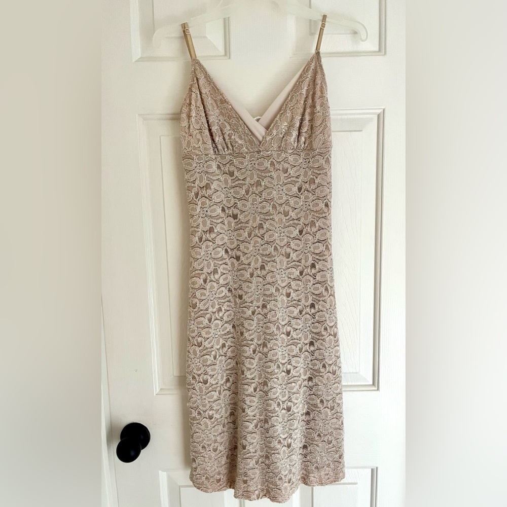Chic Lace V-Neck Midi Dress in Cream